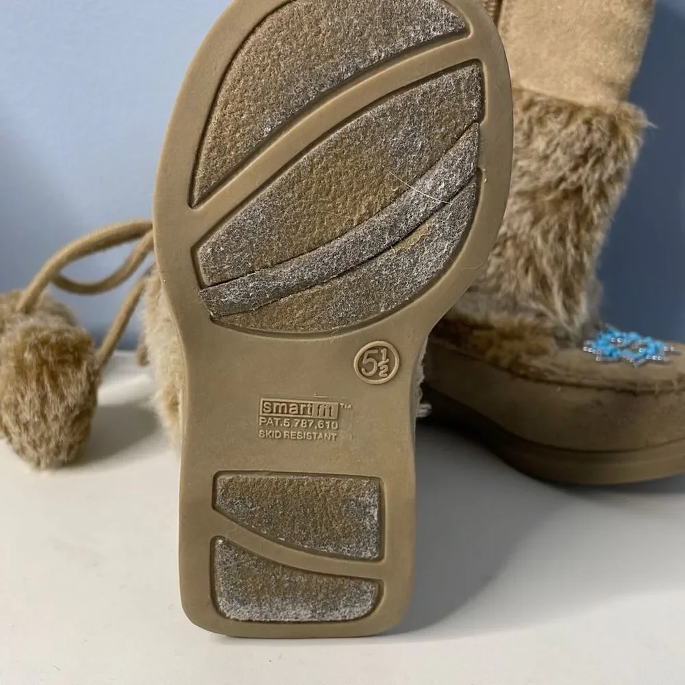 Girls moccasin  Boots 5 1/2 with Faux Fur and Side Zip smart Fit